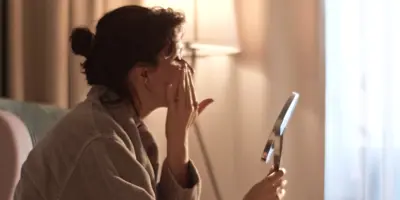 ¿Qué rutina facial aplicar de noche?